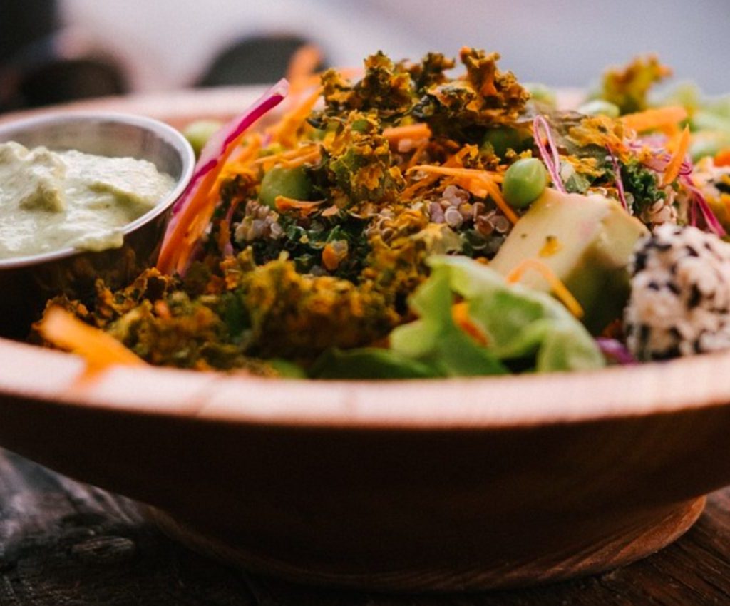 Salade végétarienne de printemps